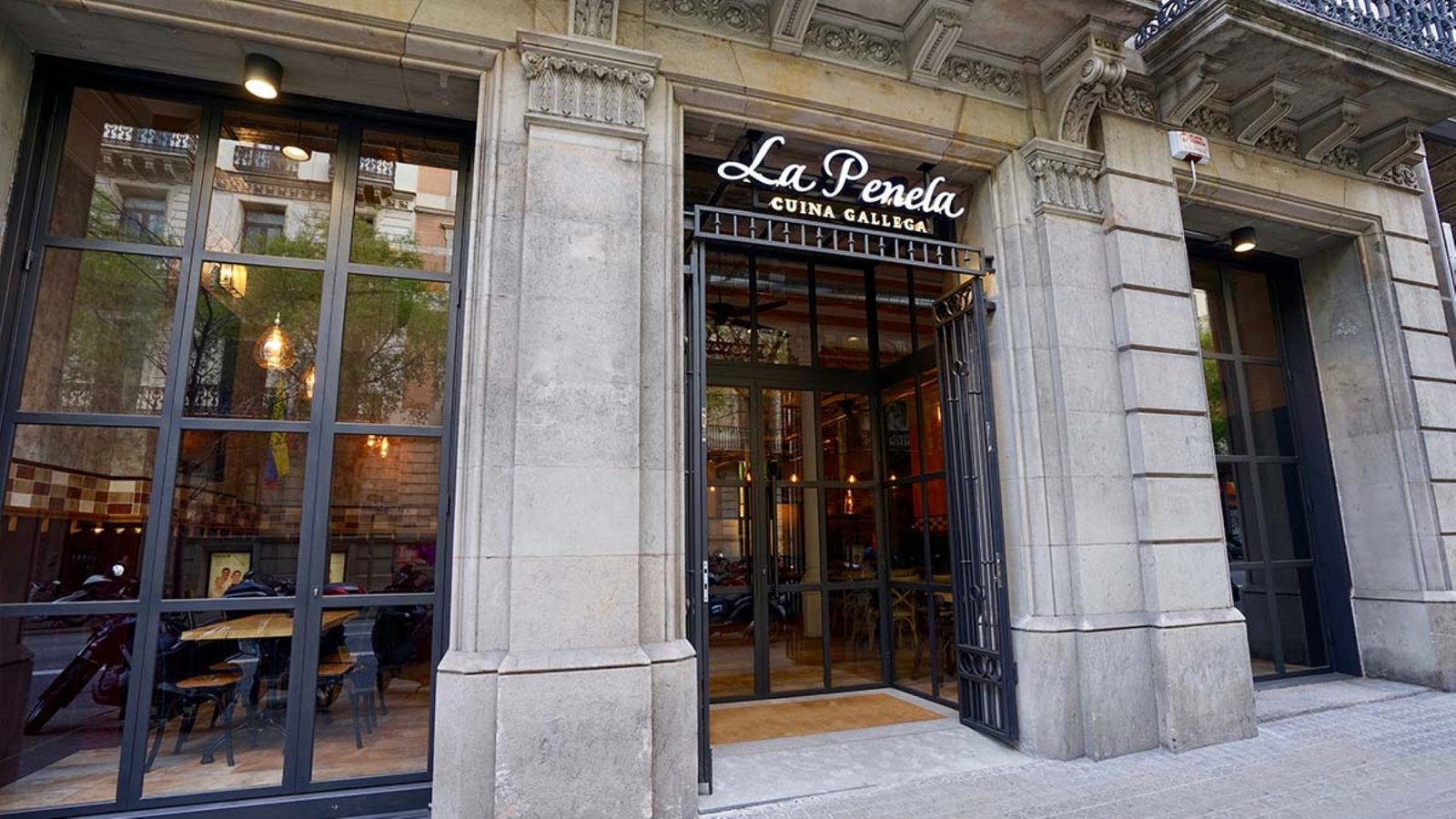 Entrada del restaurante La Penela